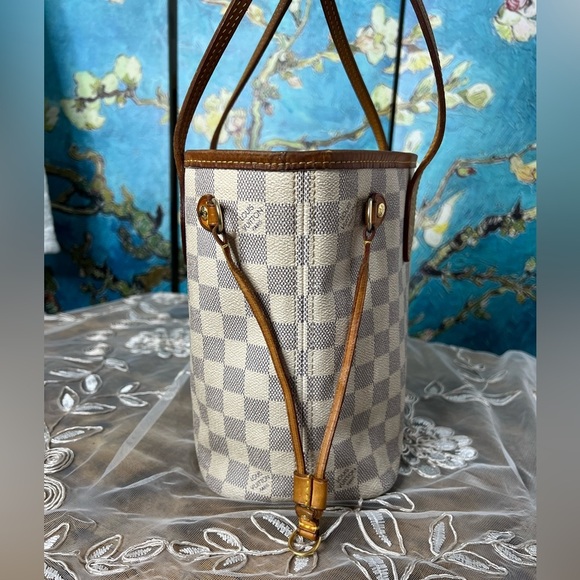 Louis Vuitton Neverfull PM - Picture 12 of 14